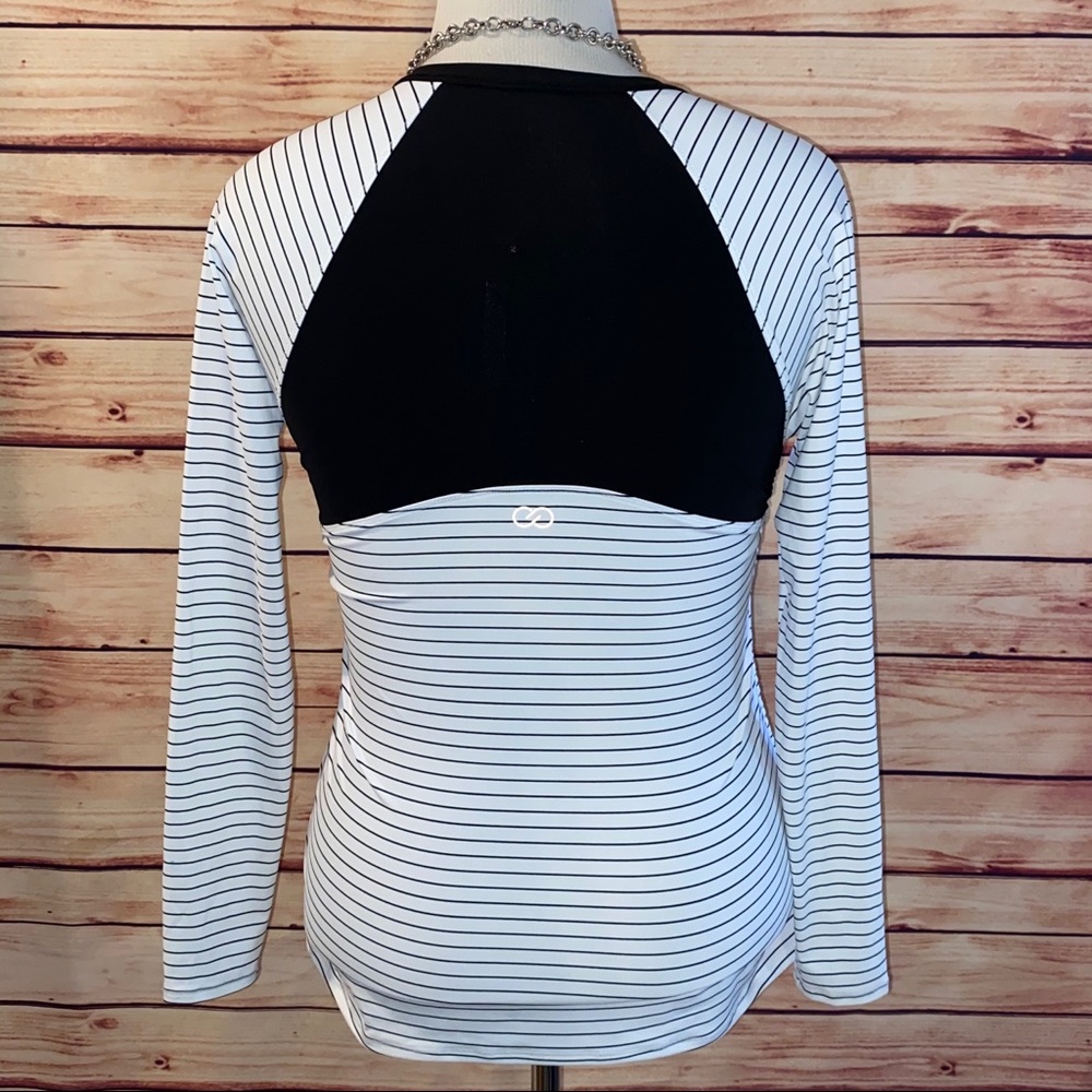 🚫SOLD🚫 CALIA by Carrie Underwood Rash Guard - Picture 9 of 11